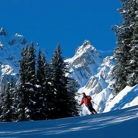 Les De La Potinière 5*